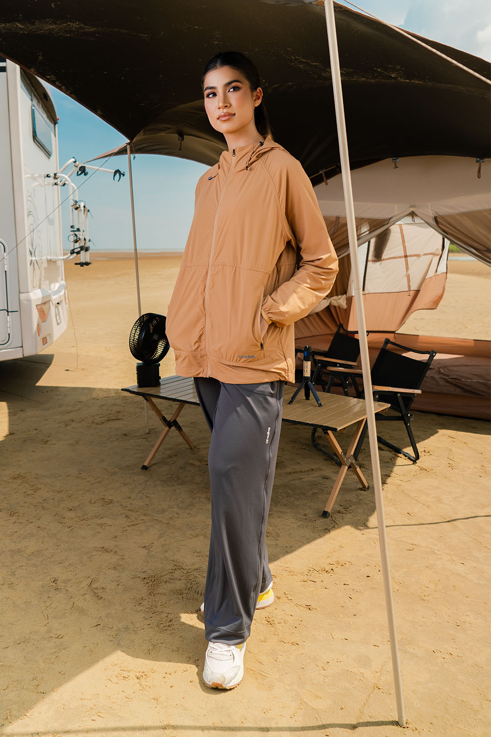 Amour Windbreaker - Brown