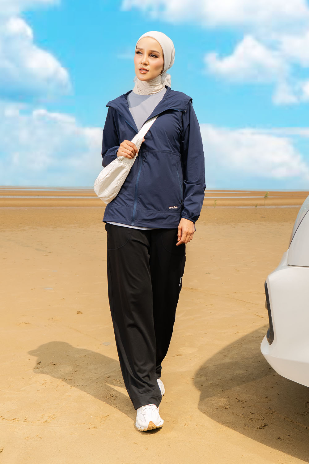 Amour Windbreaker - Navy Blue