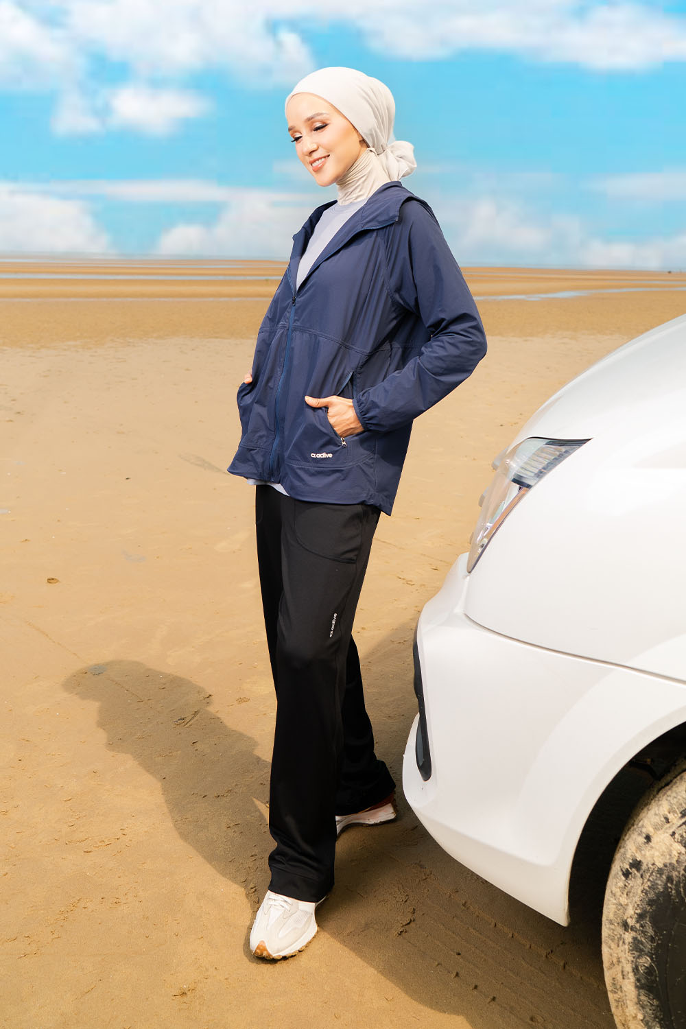 Amour Windbreaker - Navy Blue